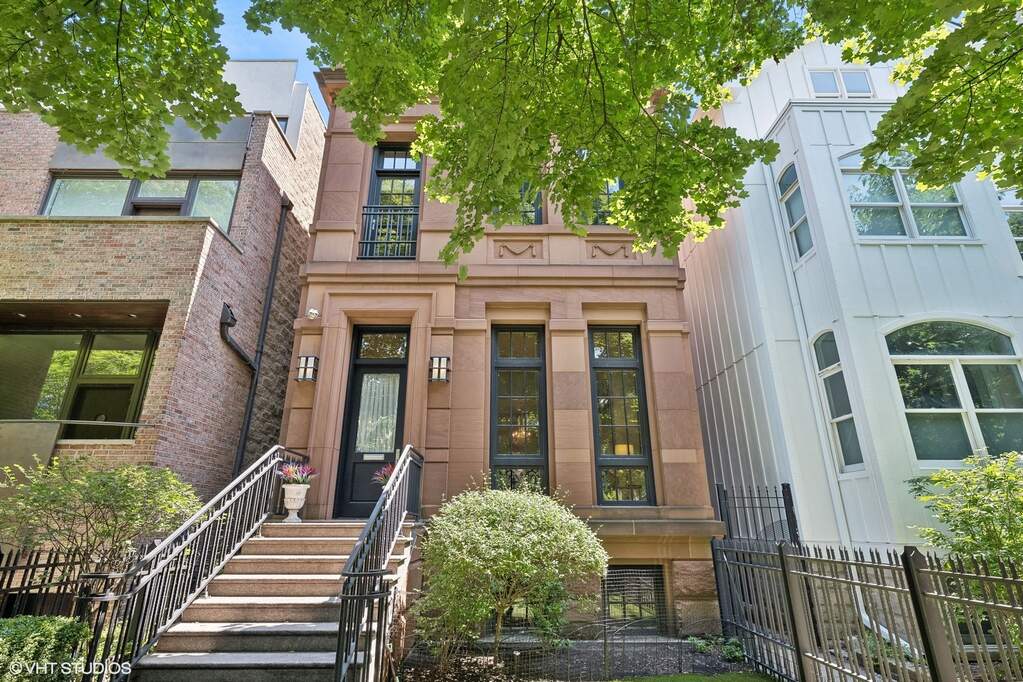 2425 N Burling Street property in Chicago