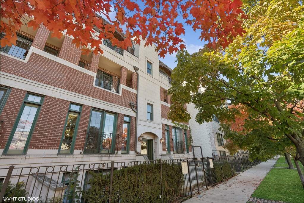 2736 N Wolcott Avenue #102 property in Chicago