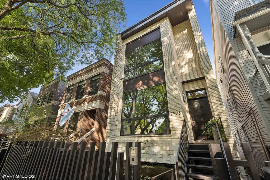 2623 N Marshfield Avenue property in Chicago