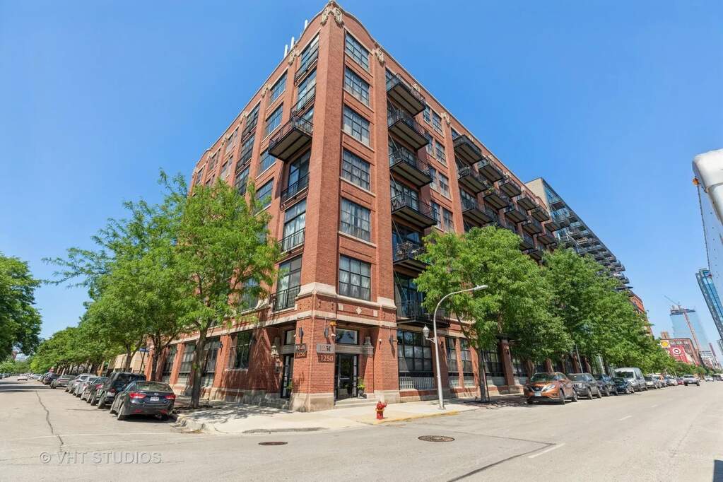 1250 W Van Buren Street #406 property in Chicago