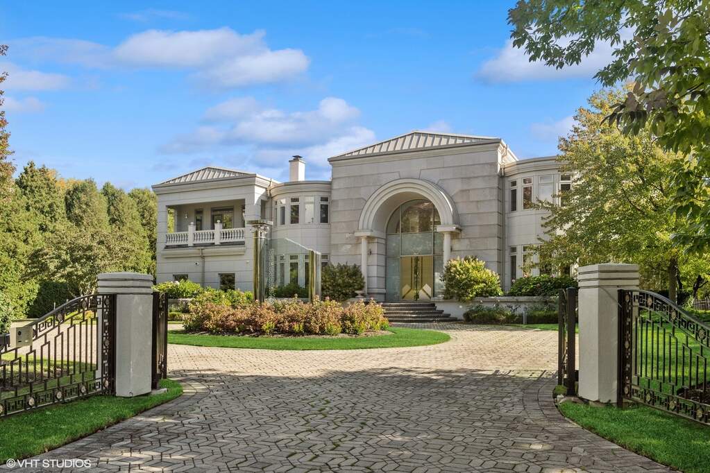 1755 Braeside Lane property in Northbrook