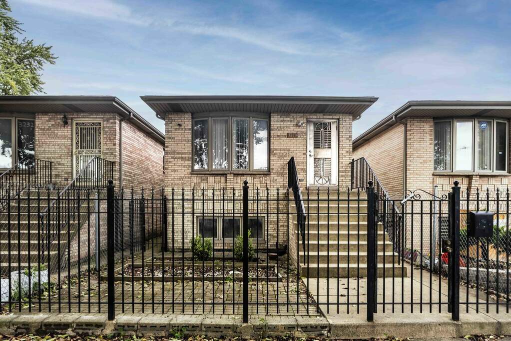 3230 S Hamilton Avenue property in Chicago