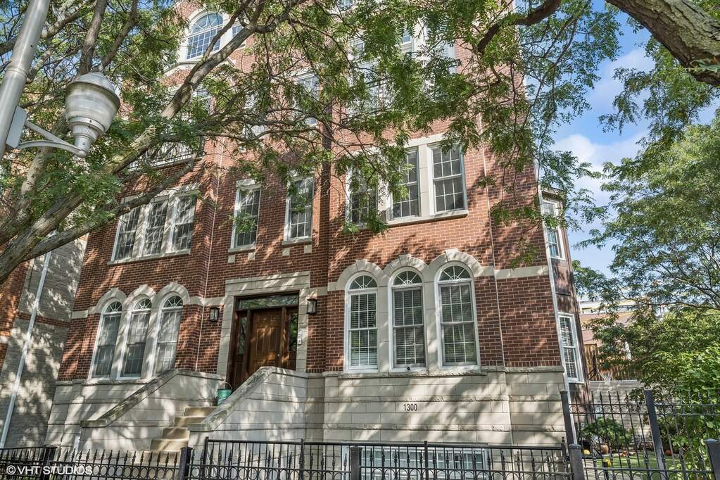 1300 W Fletcher Street #3E property in Chicago