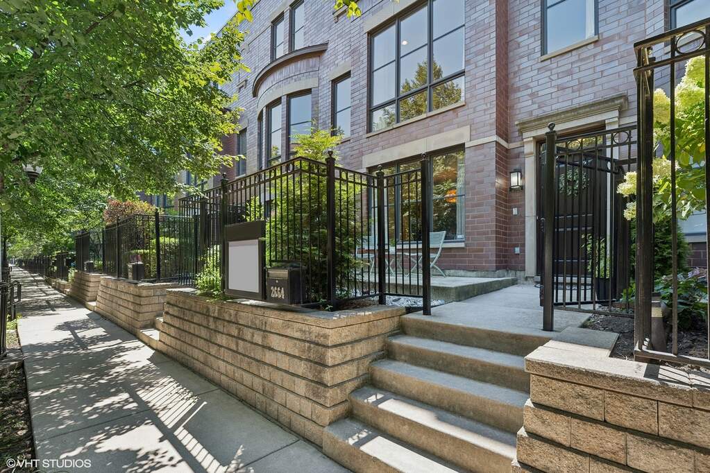 2664 N Hermitage Avenue property in Chicago