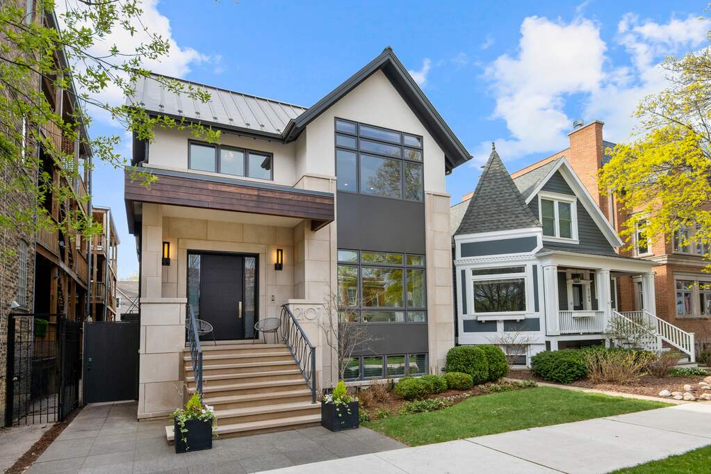 2107 W Bradley Place property in Chicago