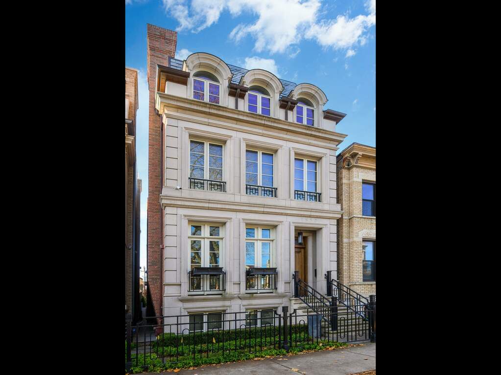 1852 N Howe Street property in Chicago