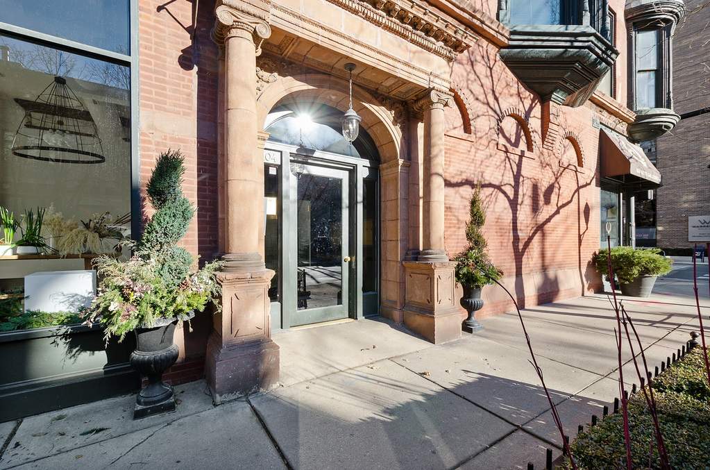 104 W Oak Street #6E property in Chicago