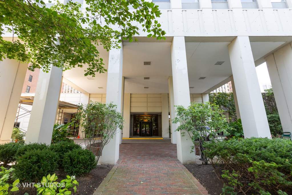 2626 N Lakeview Avenue #805 property in Chicago