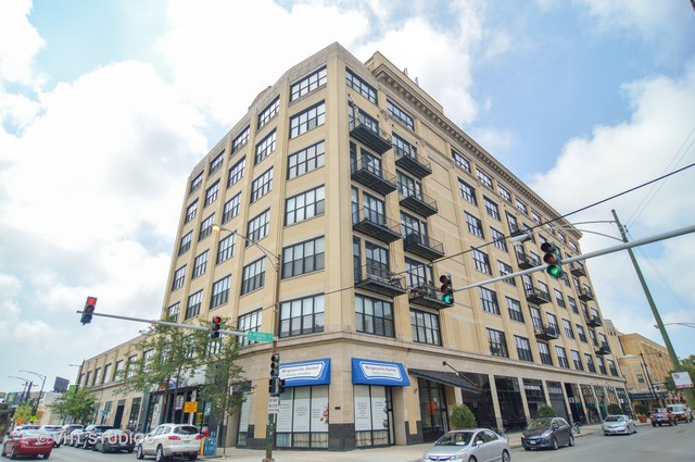 1601 W School Street #304 property in Chicago