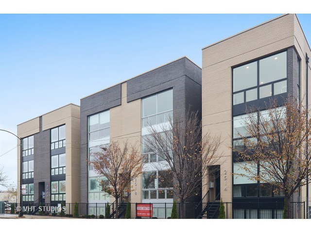 2518 W Addison Street #2W property in Chicago