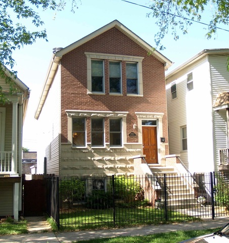 2452 W Dakin Street property in Chicago