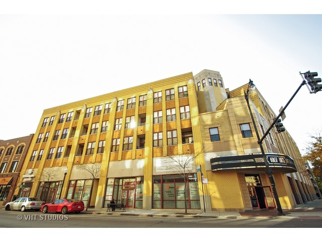 1645 W School Street #320 property in Chicago