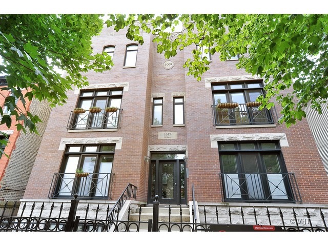 1617 W Barry Avenue #2S property in Chicago