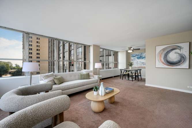 Penthouse bedroom suite overlooking Chicago