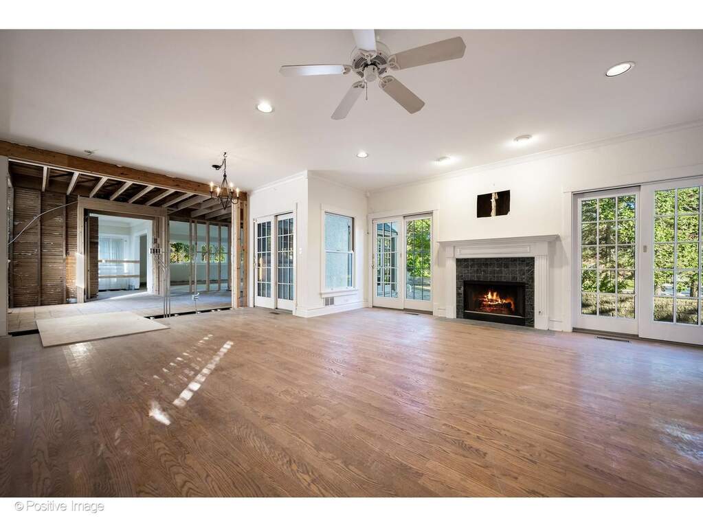 Luxury living space with panoramic Chicago views
