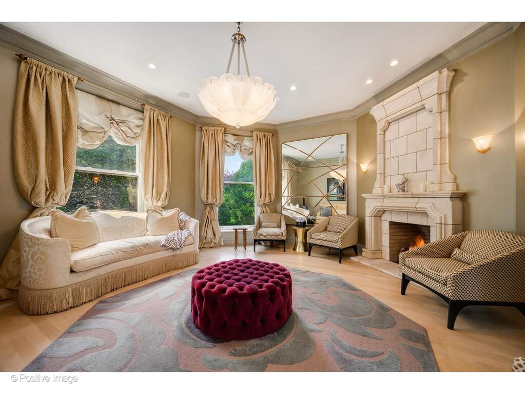 Designer kitchen and refined entertaining spaces