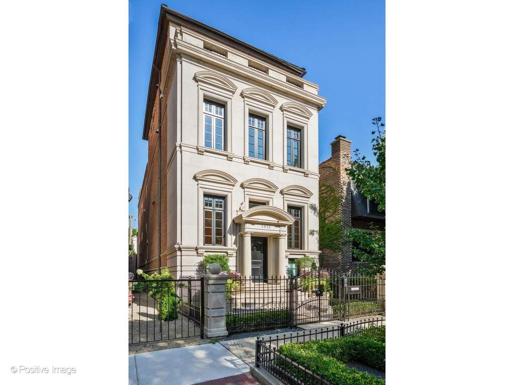 1931 N Mohawk Street property in Chicago