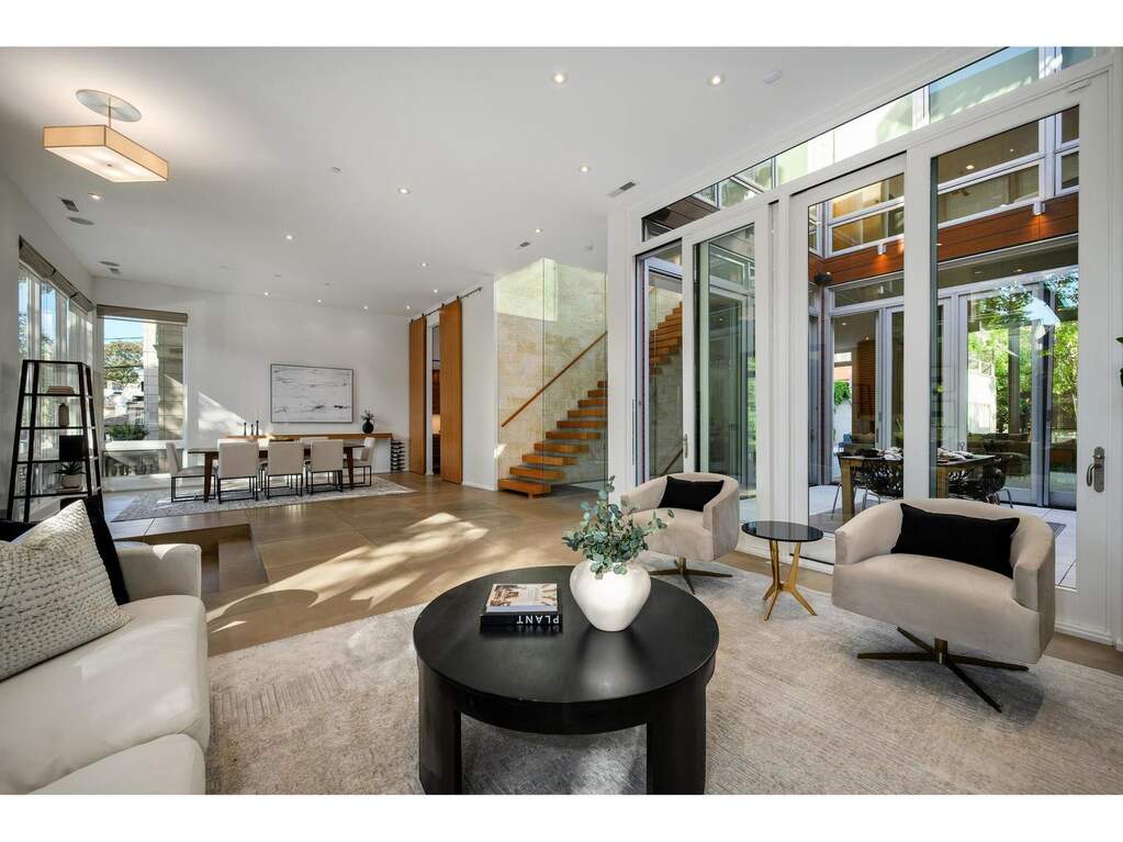 Designer kitchen and refined entertaining spaces