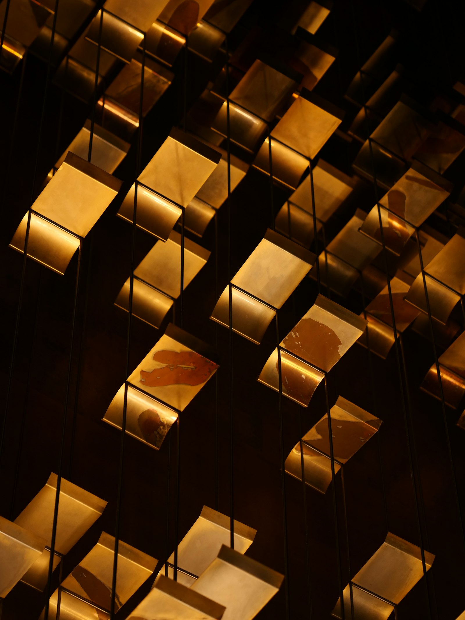 Advanced clinical device with gold edge lighting