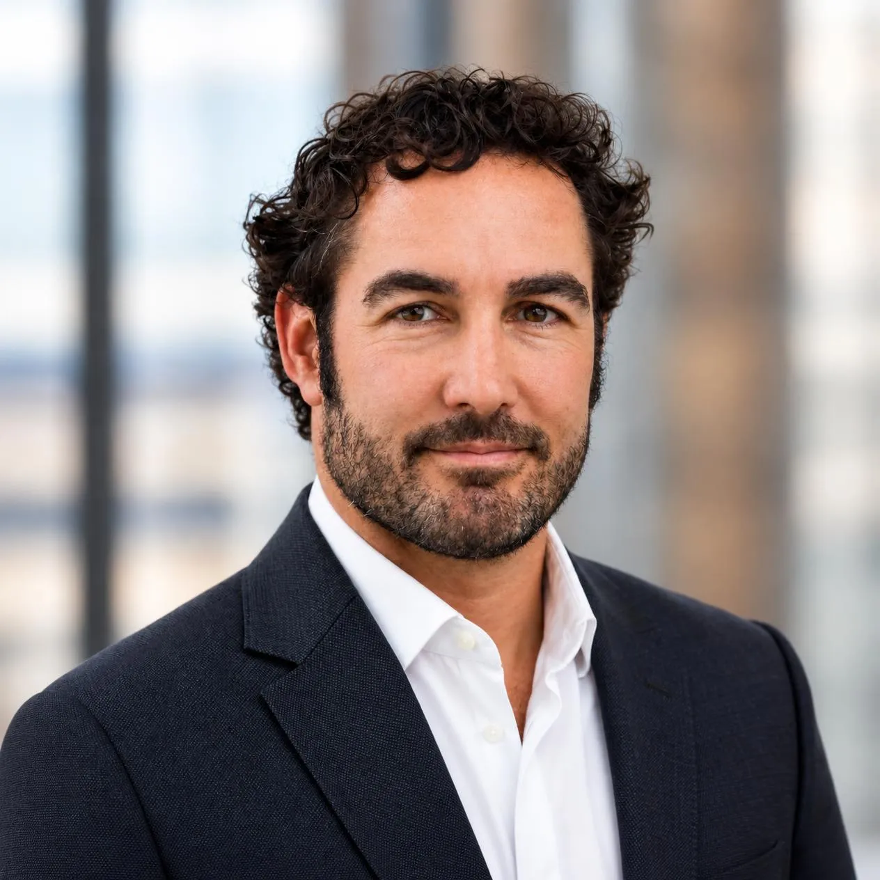 Portrait of John Kingsbury, Chief Executive Officer of Peak Performance Solutions.