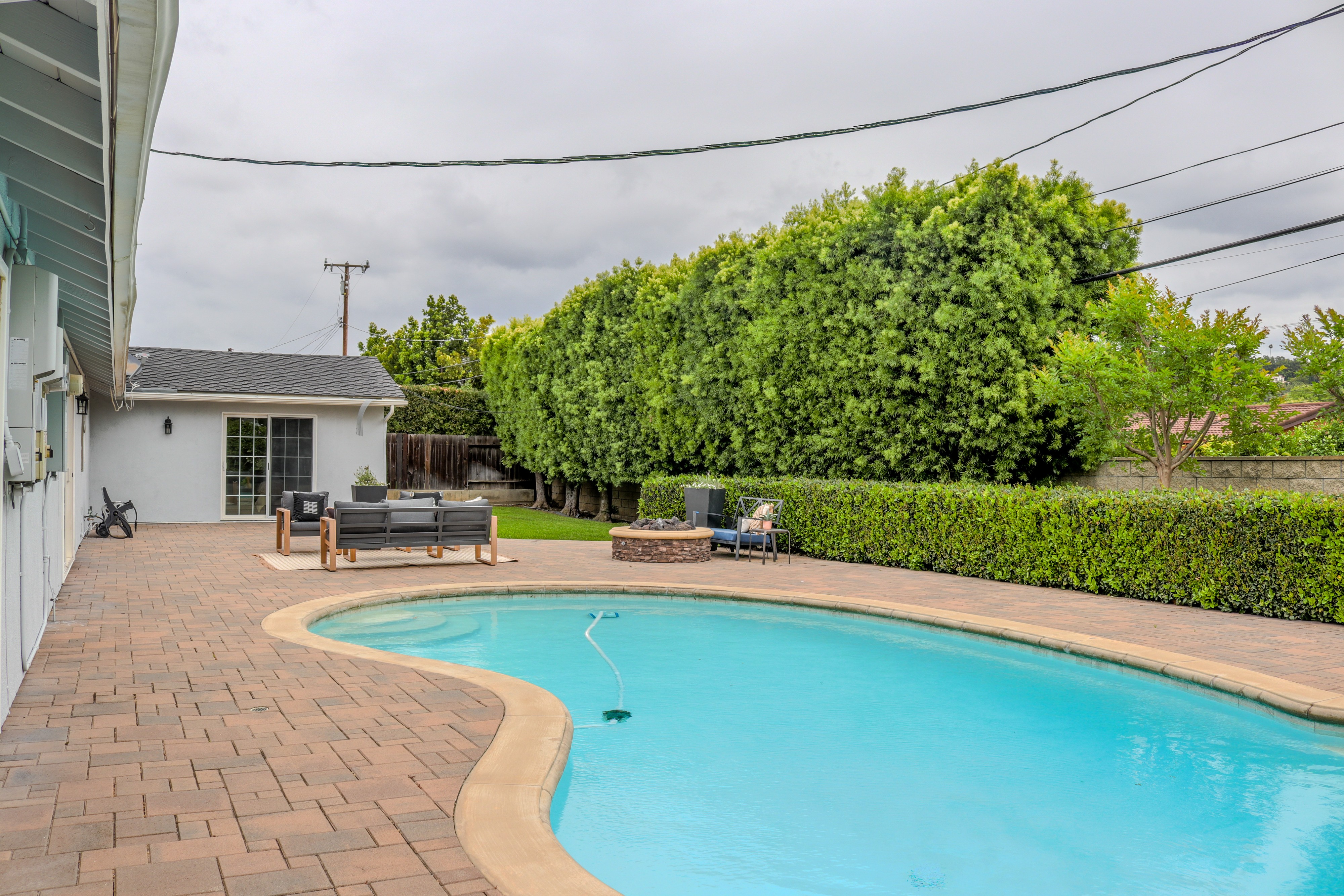 Swimming pool and landscaped rear yard, Tustin home for sale