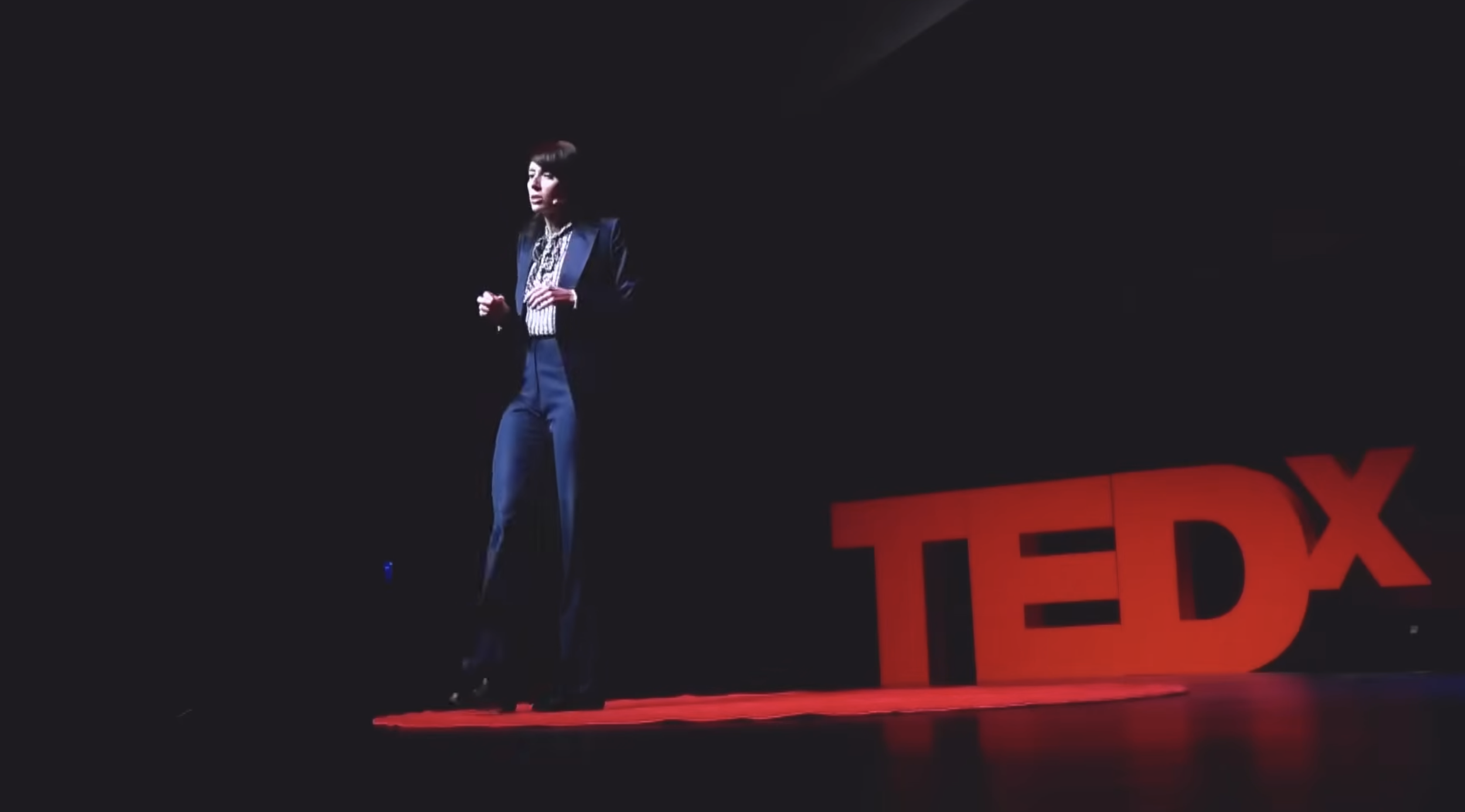 Orthopaedic surgeon Dr Meghan Dares presenting her TEDxWollongong talk "The Hidden Risk of Living Longer" about healthspan, movement and healthy ageing.