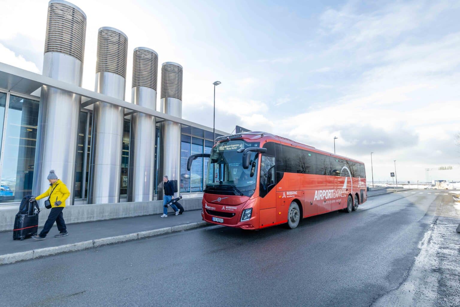 Flybuss fra Bussring utenfor flyplassen