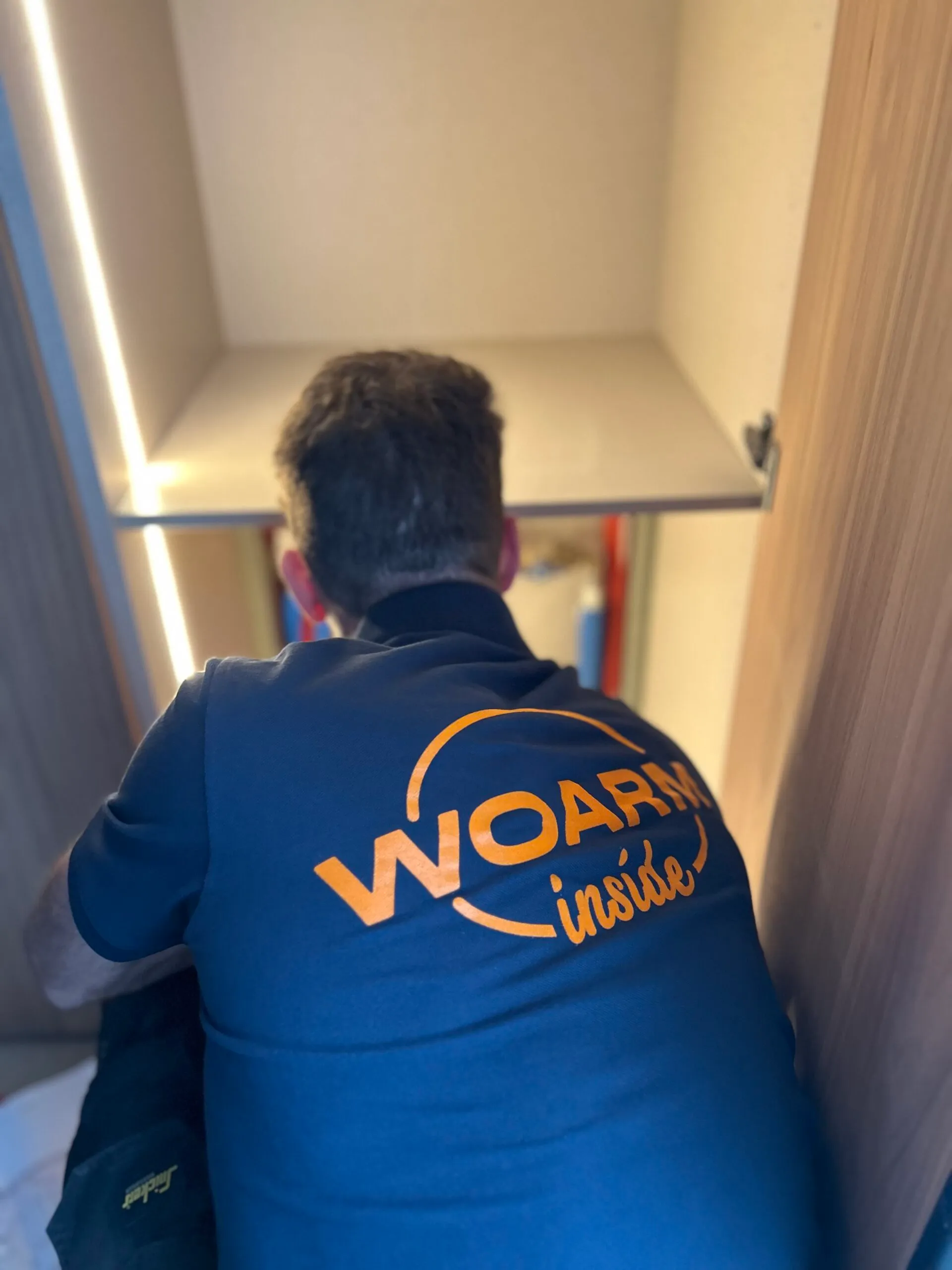 Woarm vakman aan het werk