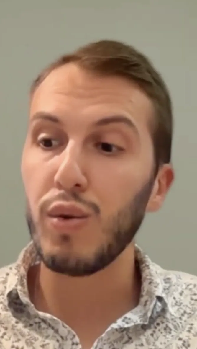 Antoine, Conseiller immobilier, en entretien vidéo