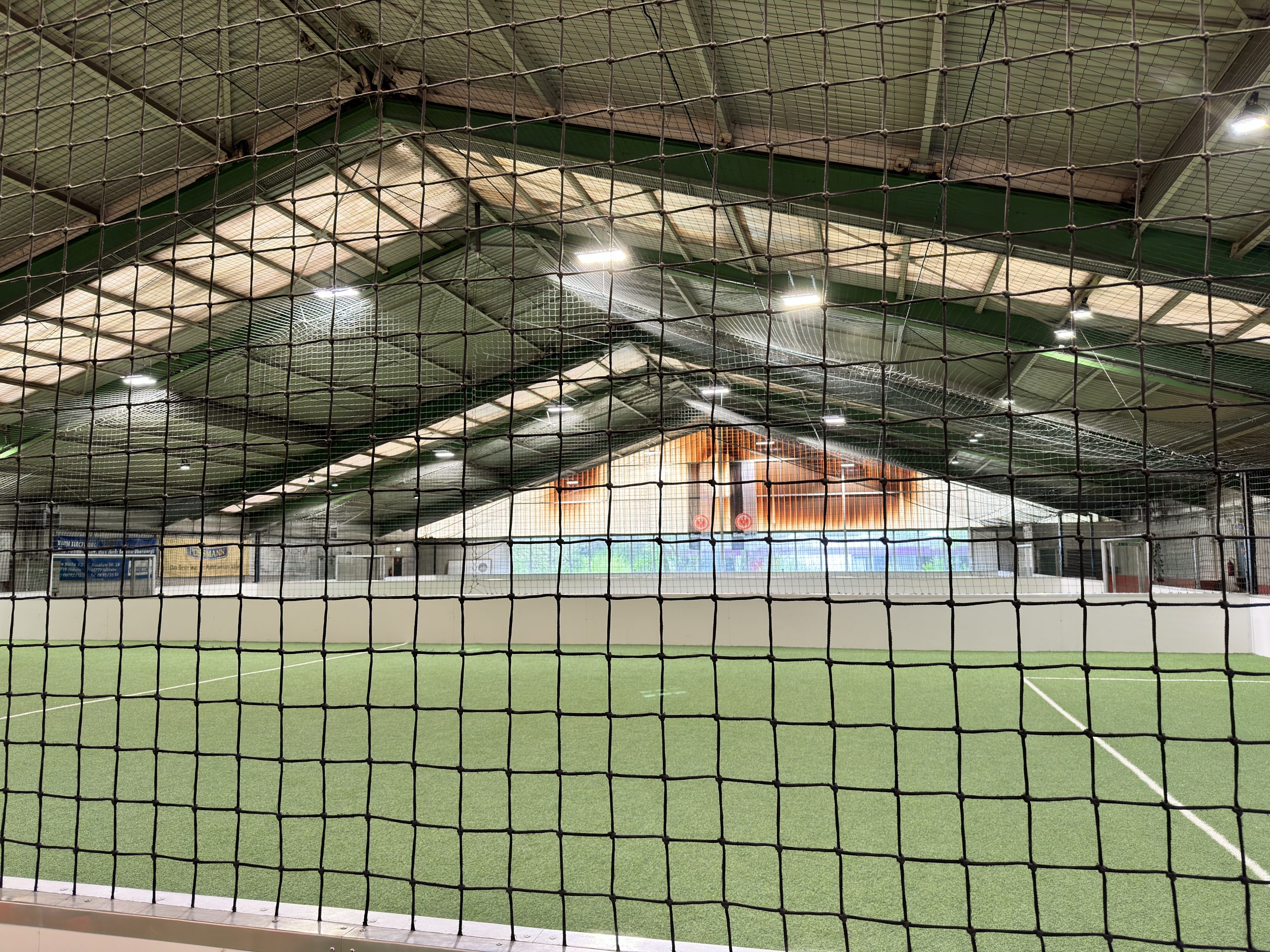 Halle mit WELUMA UFO LED Sportstrahlern