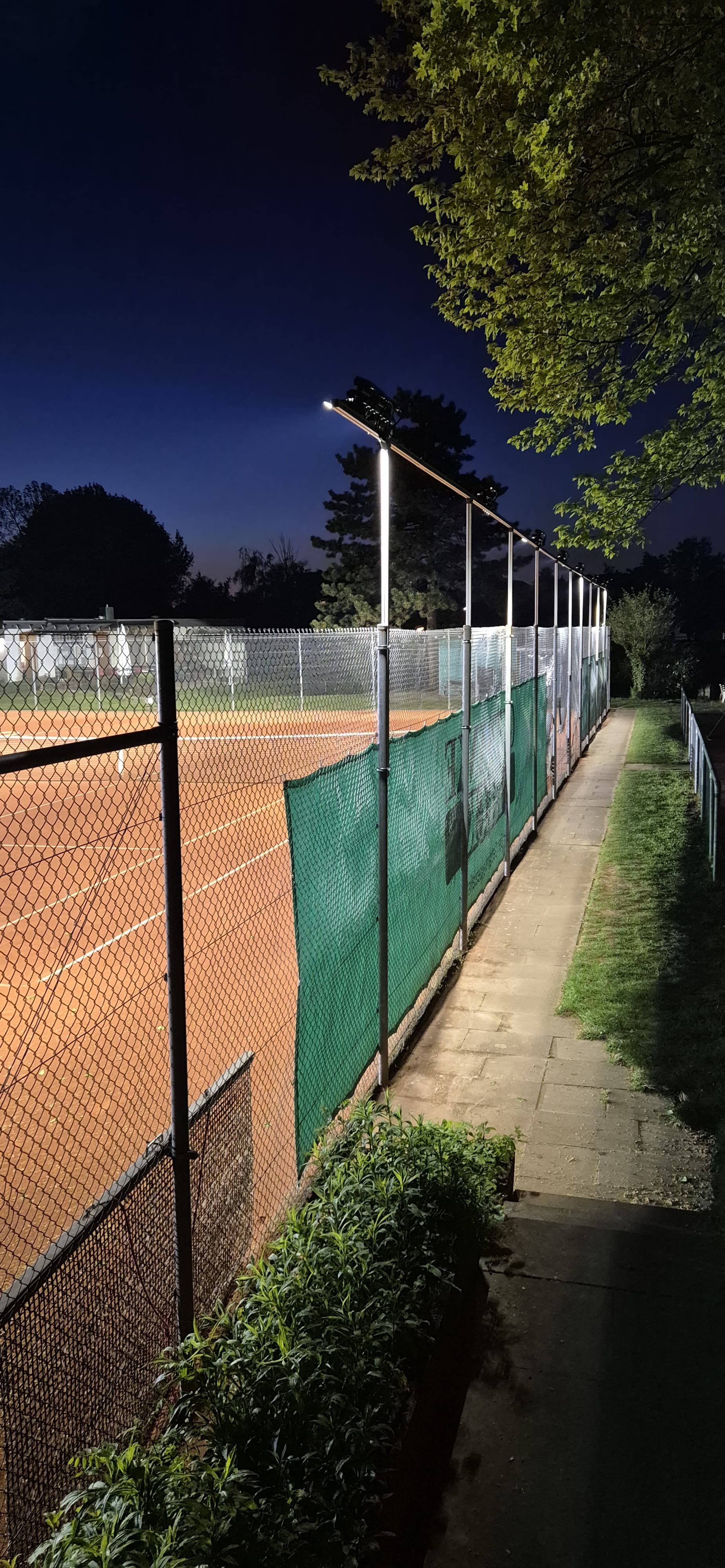 Tennisanlage TC Münchingen: Neubau mit LUXO LED-Sportlichtsystem