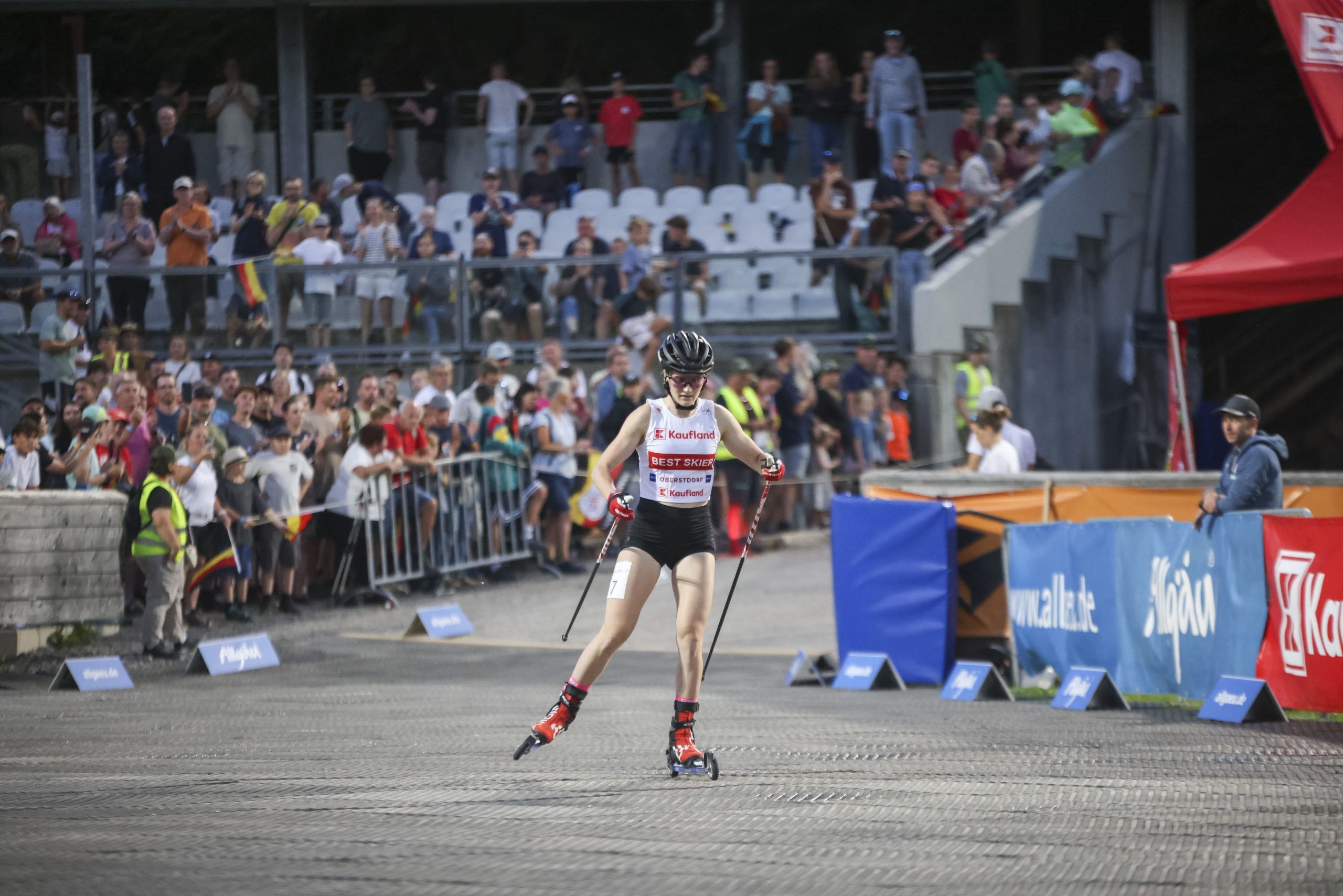 Ema Volavšek med tekmo v Oberstdorfu, foto: Nordic Focus