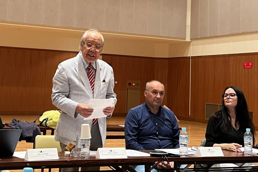 Na srečanju je bil za predsednika odbora soglasno ponovno izvoljen Slovenec Janez Dekleva. Foto: FCROC