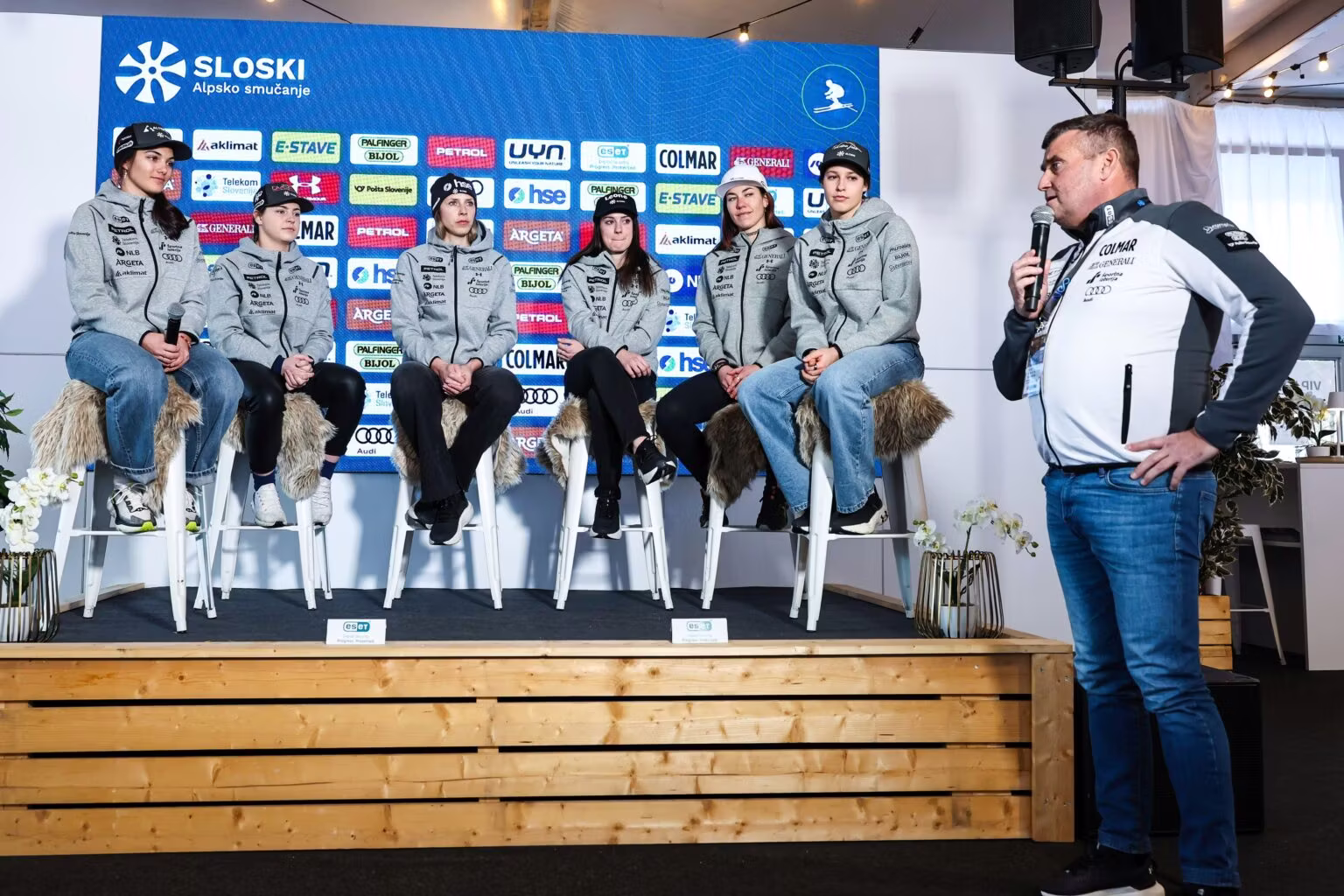Slovenska ekipa za tekmi v Kranjski Gori in predsednik panoge za alpsko smučanje Janez Bijol. Foto: Zavod sloski/ Ales Fevžar