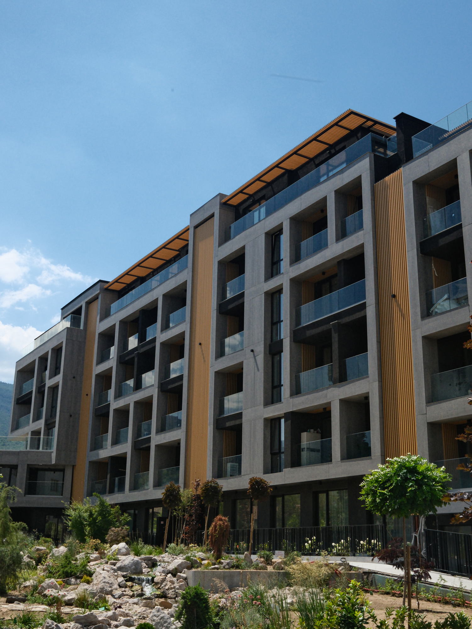 Borisa Apartments — entrance and ground floor