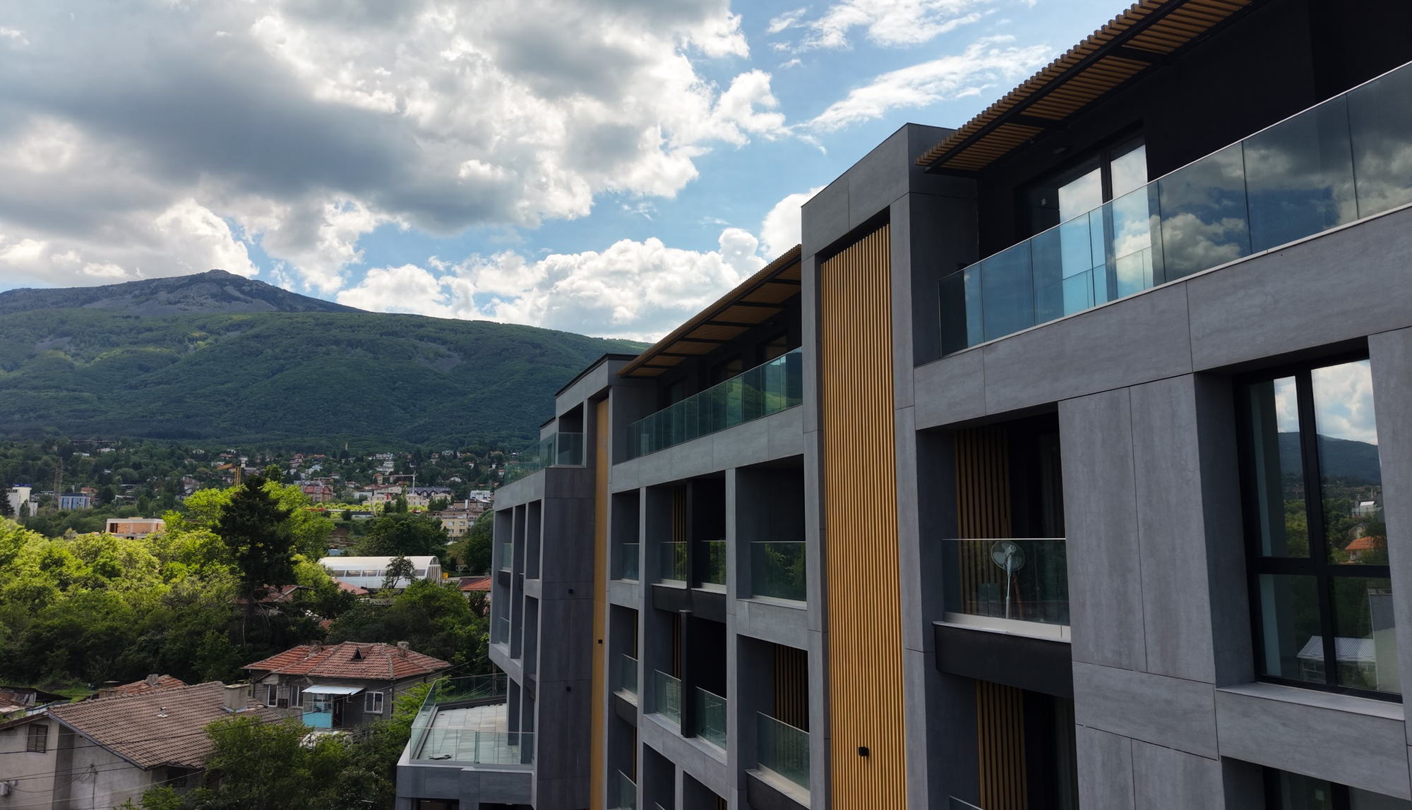 Borisa Apartments — elevation at close range