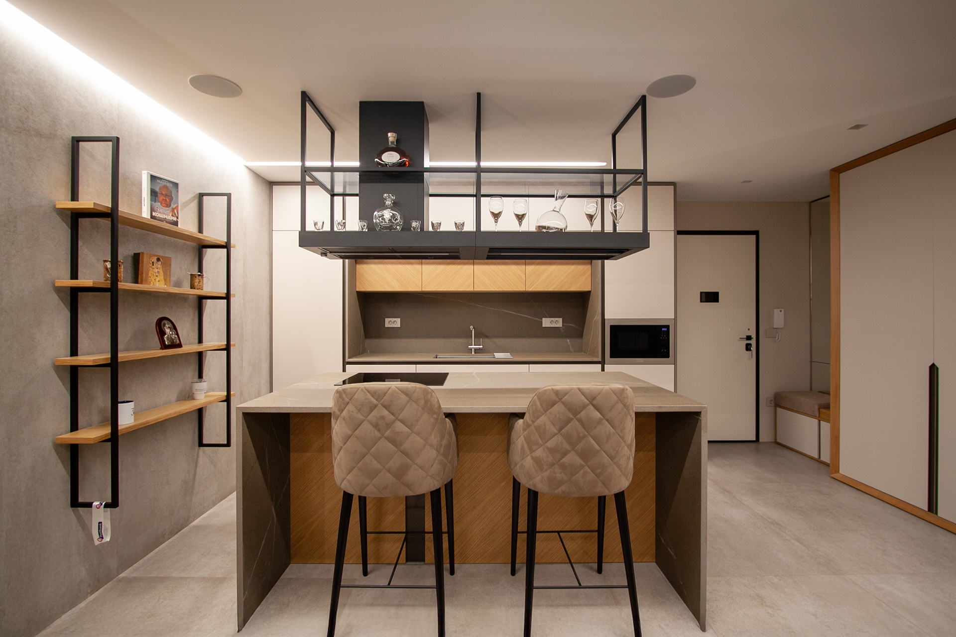 Kosanin Dol Apartament — breakfast bar and open shelving