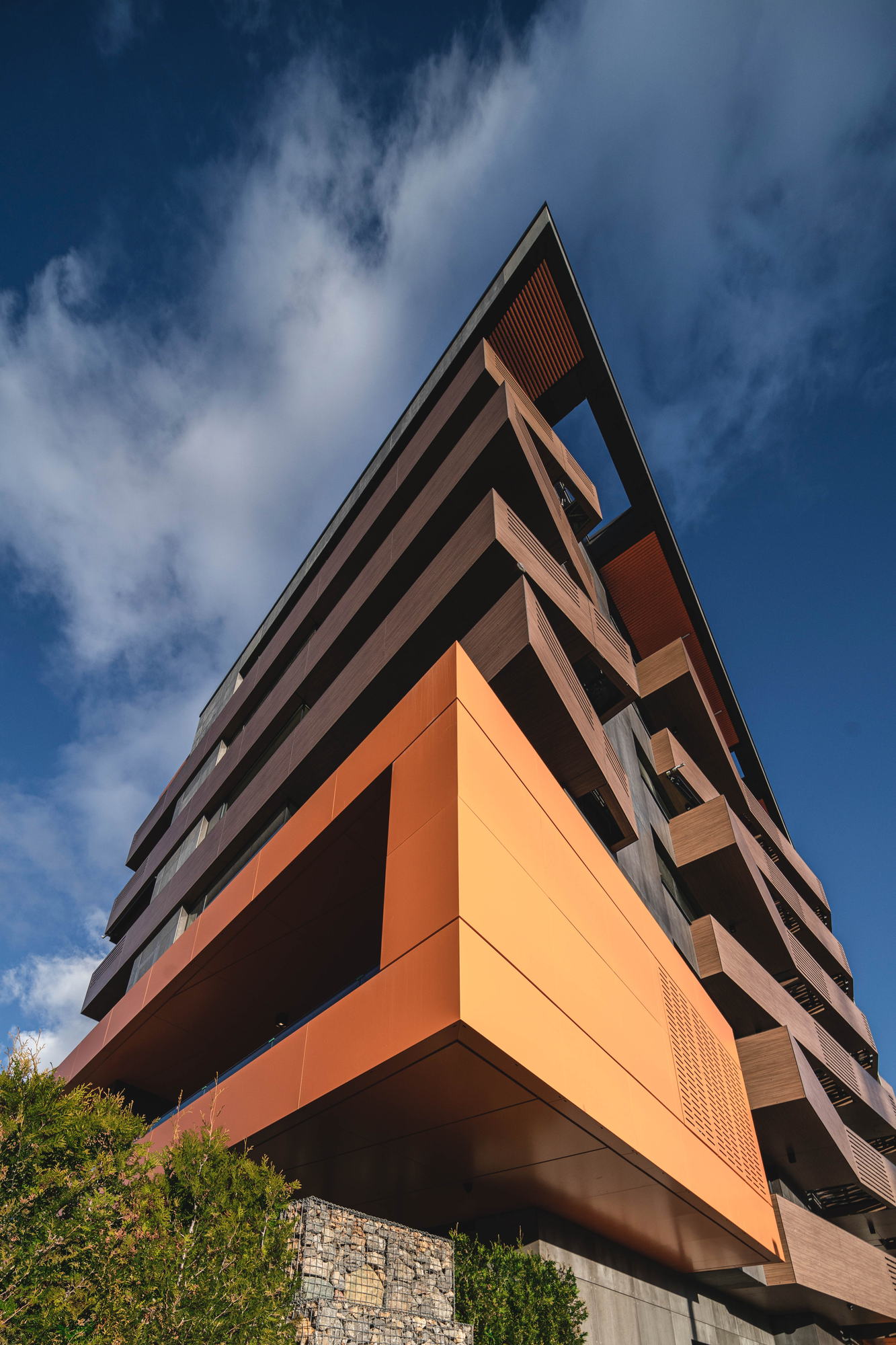 RUhouse — the cantilevered corner from below