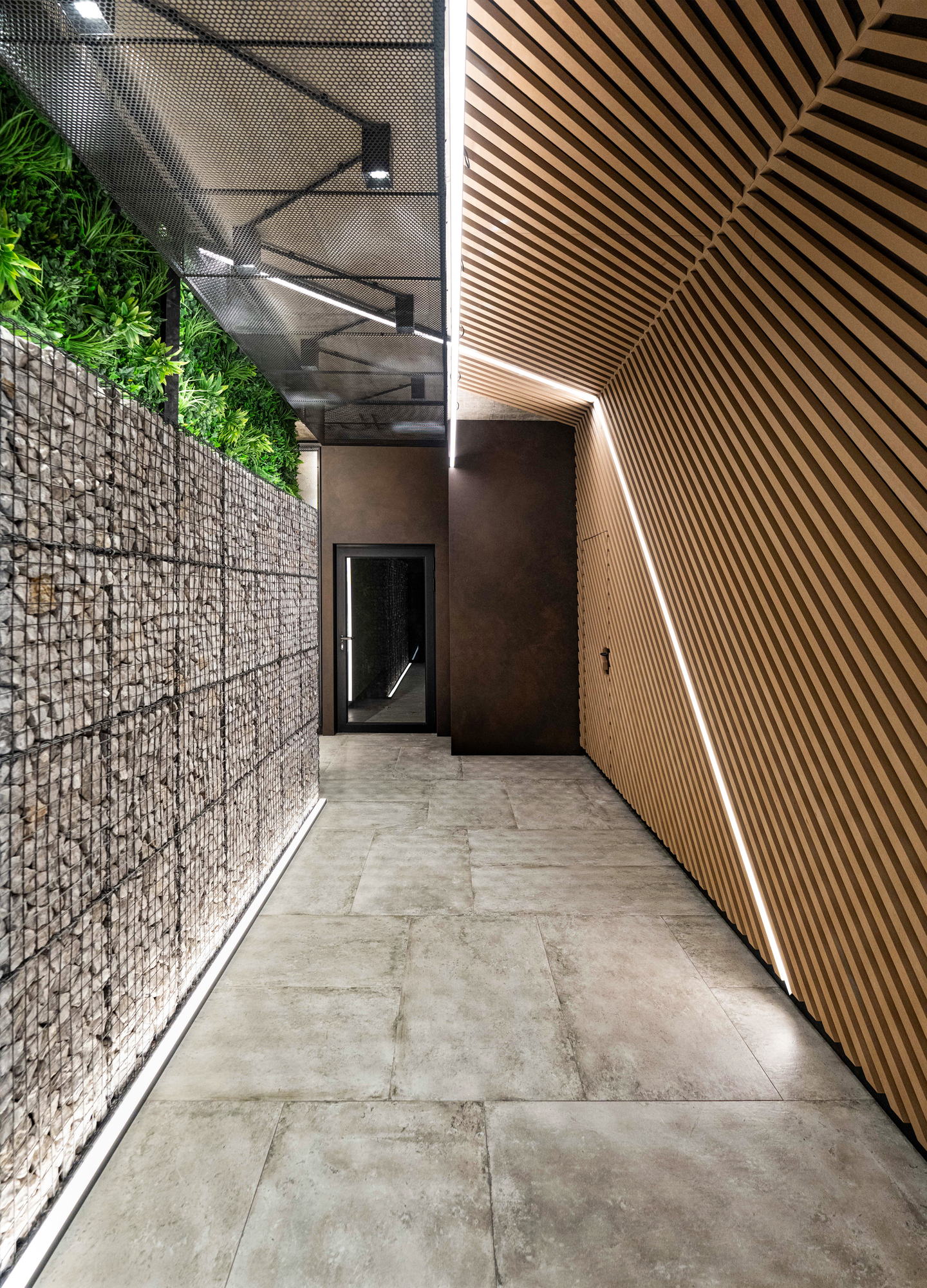 RUhouse II — entrance corridor with slatted timber wall