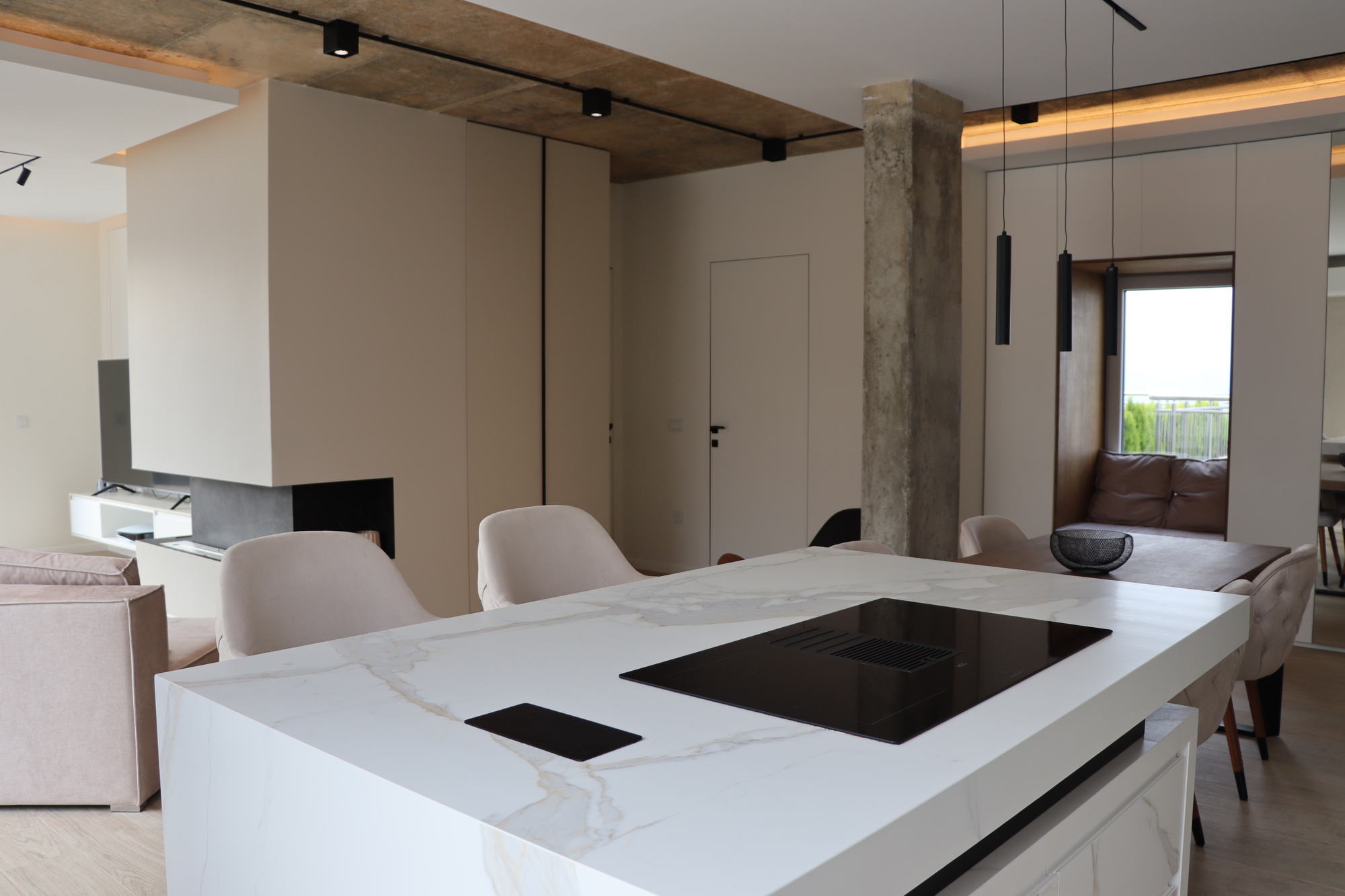 Vistagardens II — kitchen island and hob