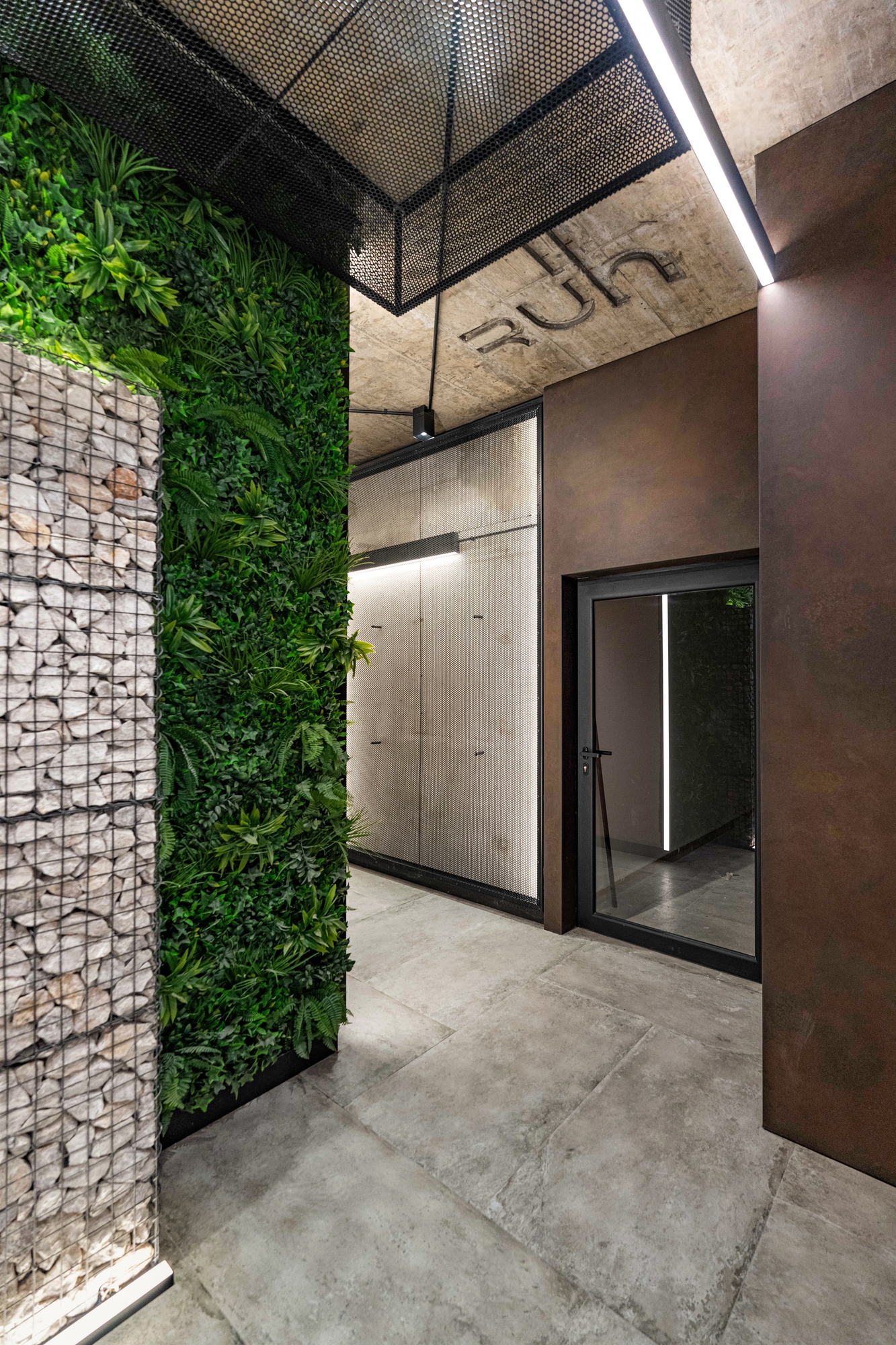 RUhouse II — foyer, planted wall and gabion stone leading to the lift