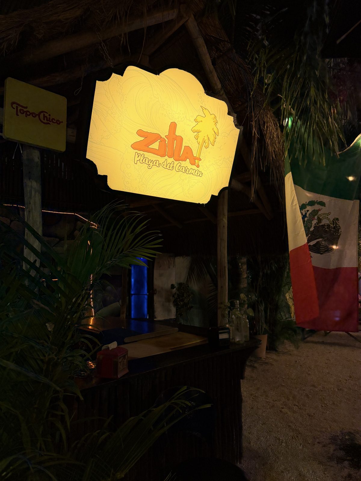 Letrero de entrada de Zitla Playa en la Calle 12 Norte, Playa del Carmen