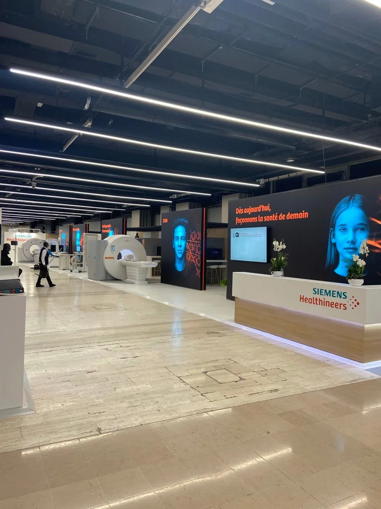 Plateau des Journées Francophones de Radiologie au Palais des Congrès de Paris.