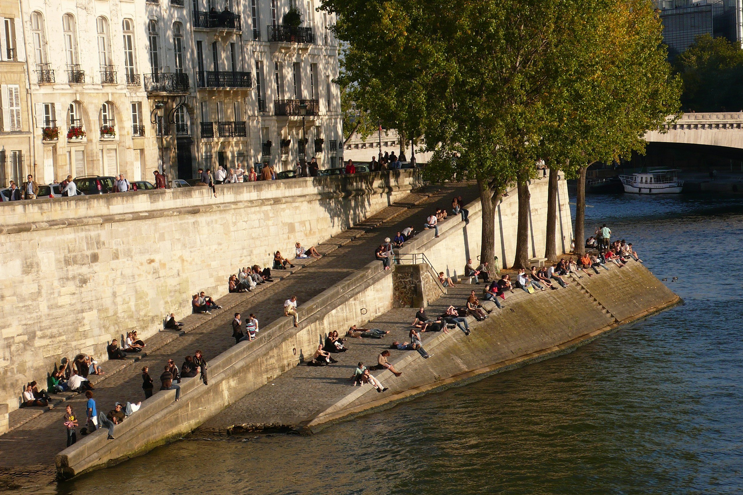   The crowds on Ile Saint Louis arrive when the sun comes out. Music, drinking and picnics, parties, and joy. But when you are searching for quiet sunshine, this isn’t the place for that.  