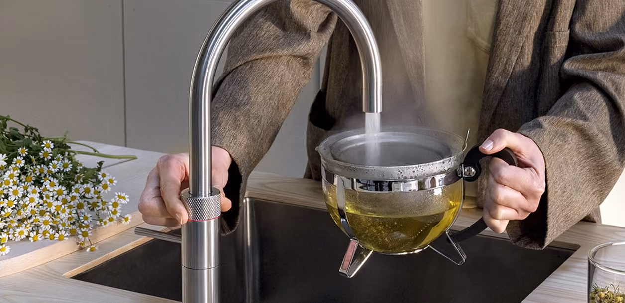 100 ºC kochendes, gekühltes prickelndes und stilles Wasser