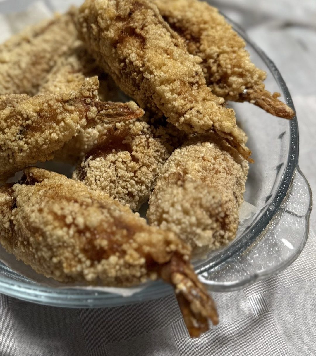 Diok Pit He — prawns stuffed with seasoned minced pork, wrapped in caul fat and deep-fried to a craggy golden crust, piled on a scalloped glass plate