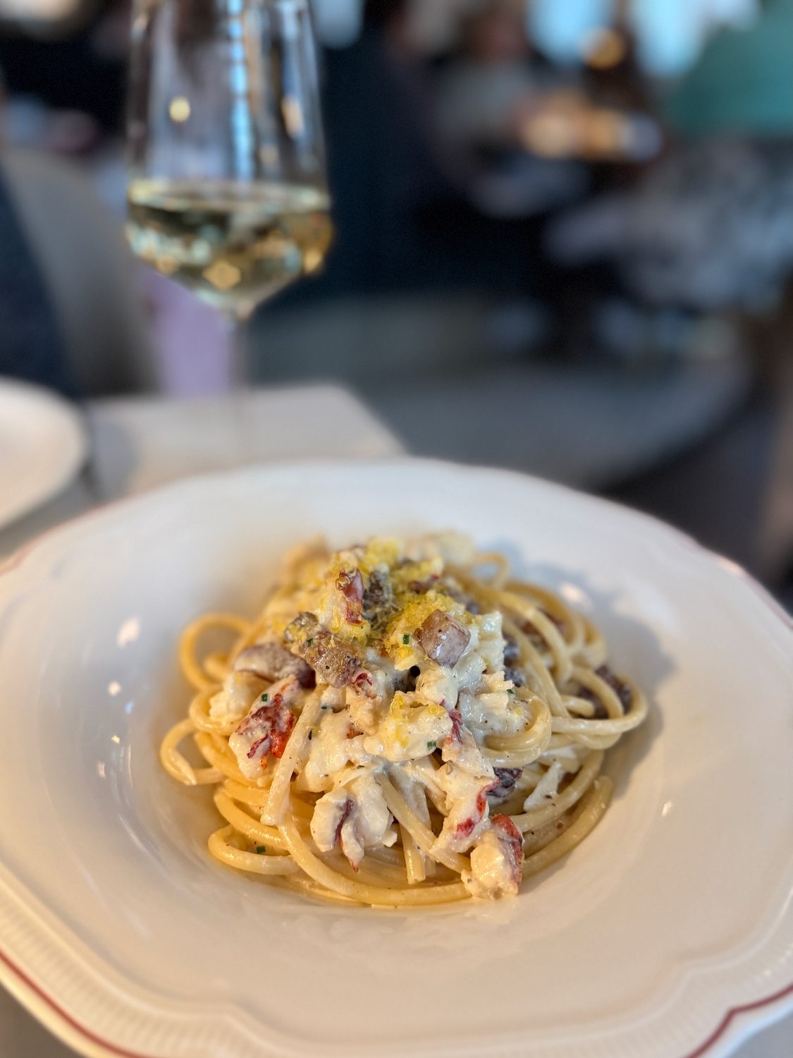 Bucatini carbonara with chunks of lobster, guanciale and chive