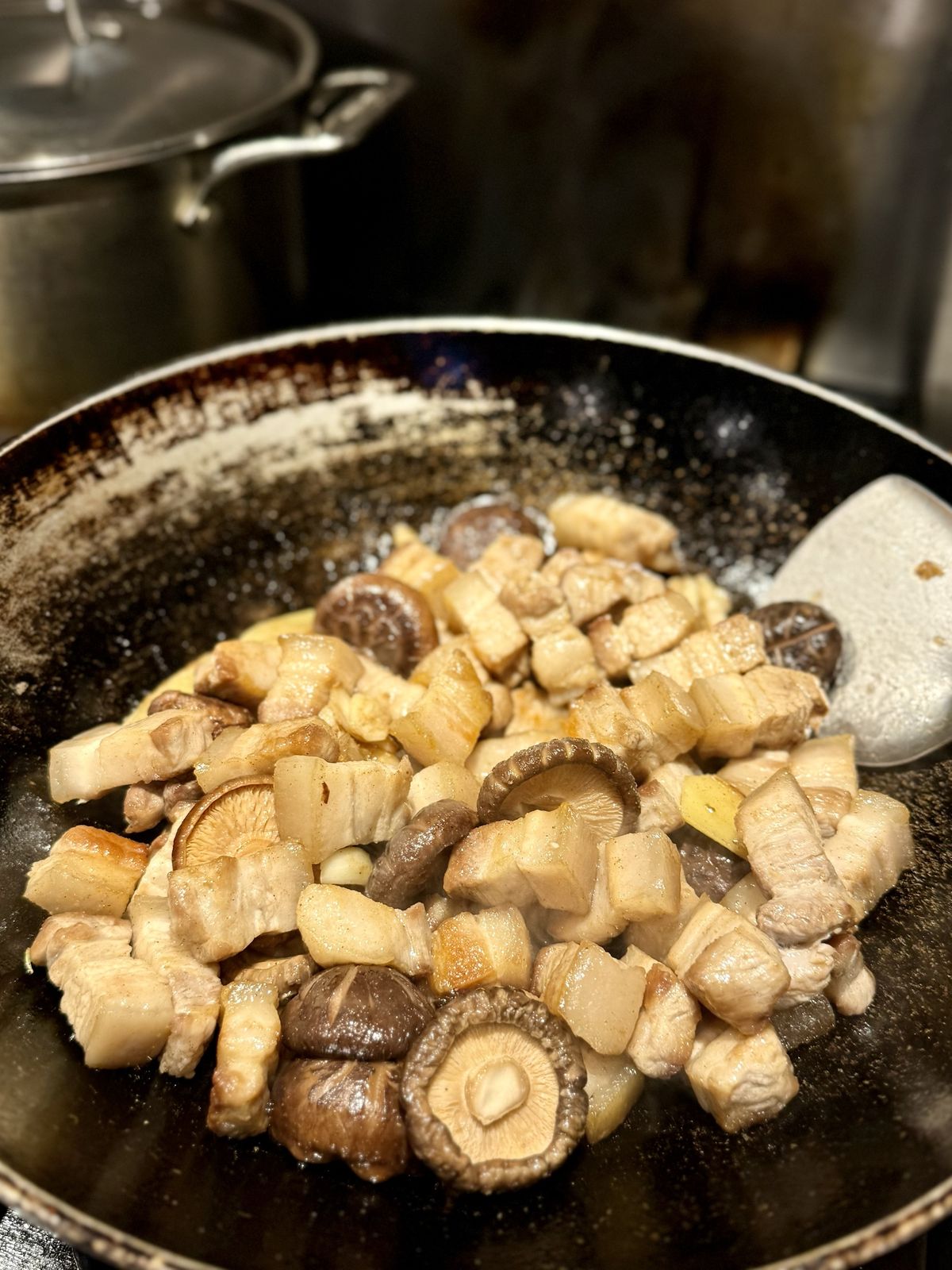 Seared pork belly and whole shiitake tossed with the aromatics in the wok