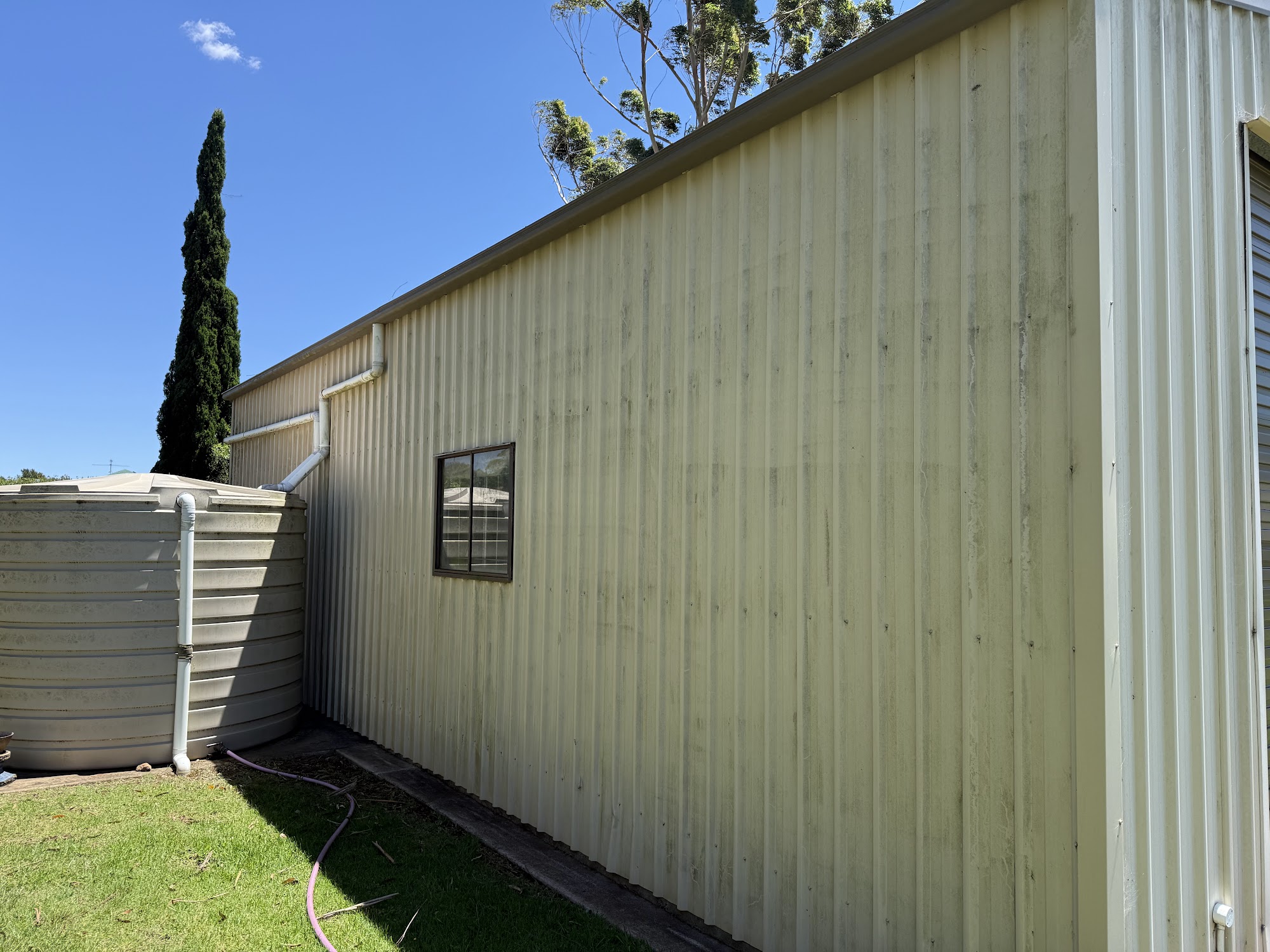 Colorbond shed wall streaked with dirt before washing