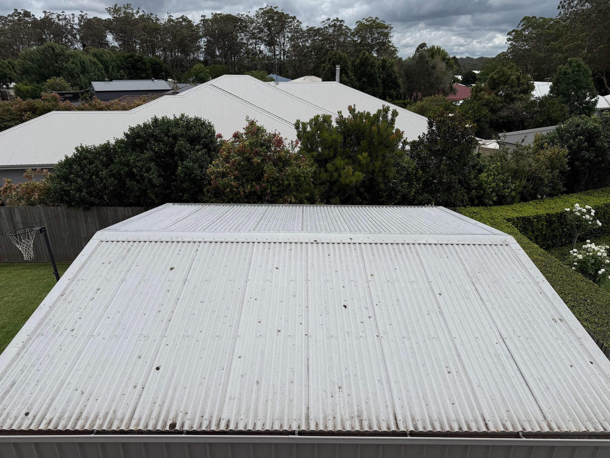 Grimy white metal roof over a Toowoomba patio before soft washing